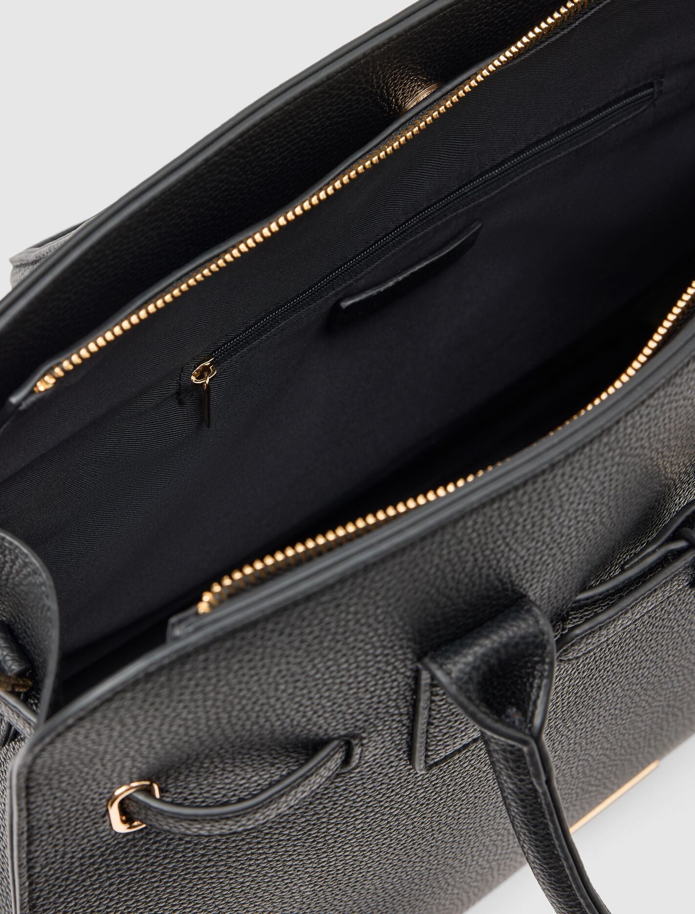 Clara Curve Buckle Tote Bag Forever New