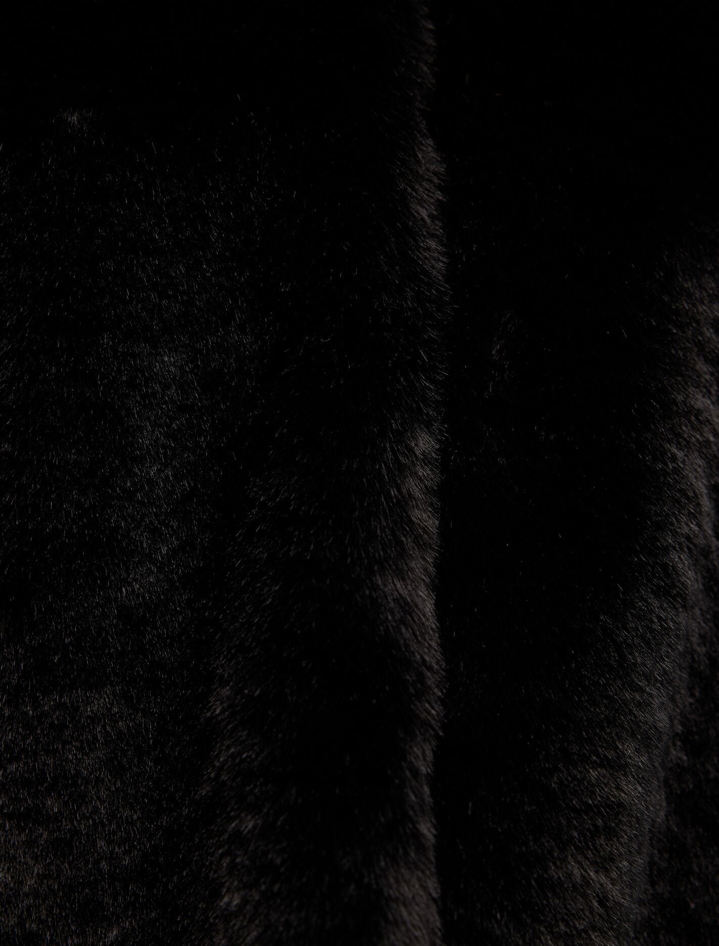 Piper Short Faux Fur Jacket Forever New