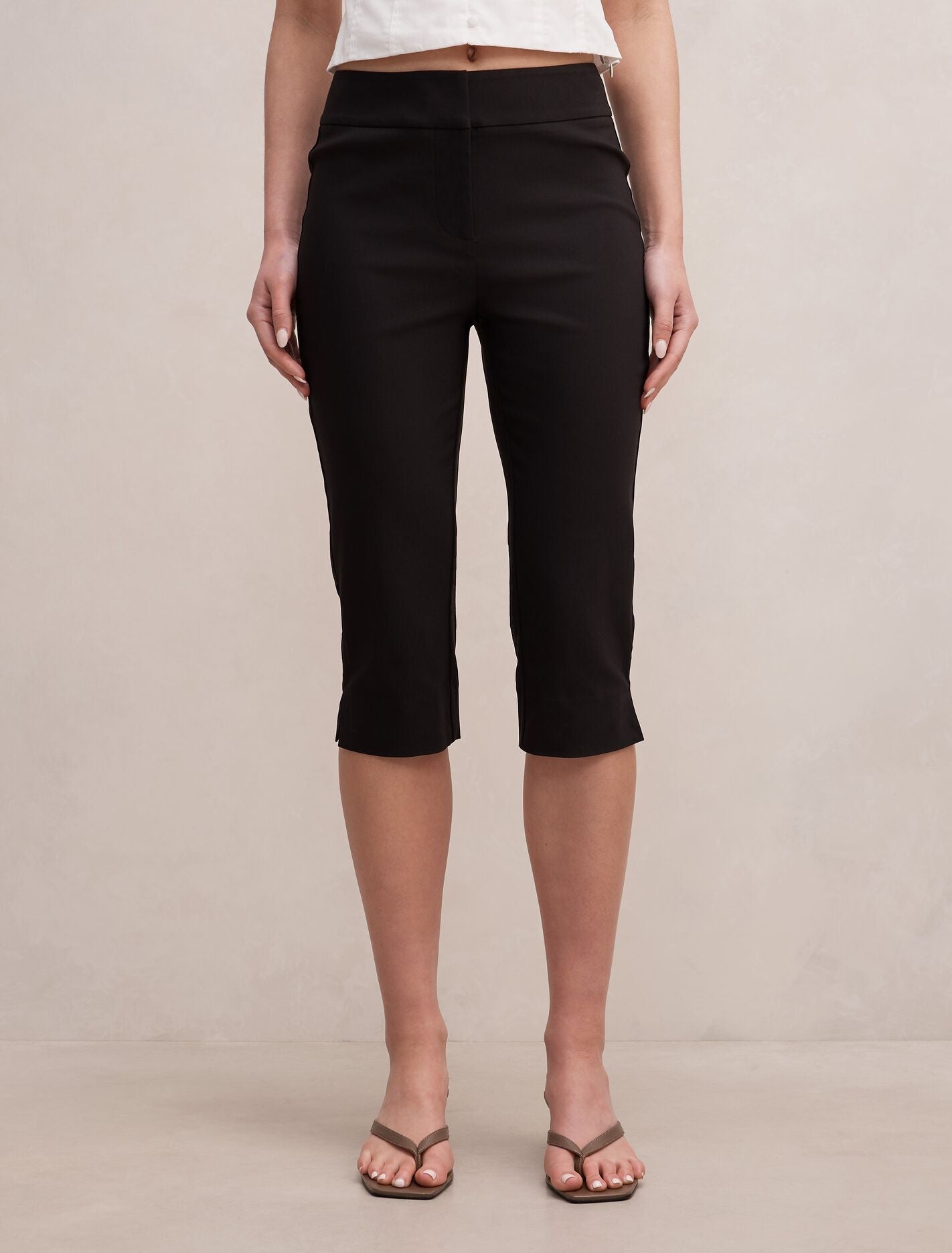 Alex Knee Length Capri Pants Black Forever New