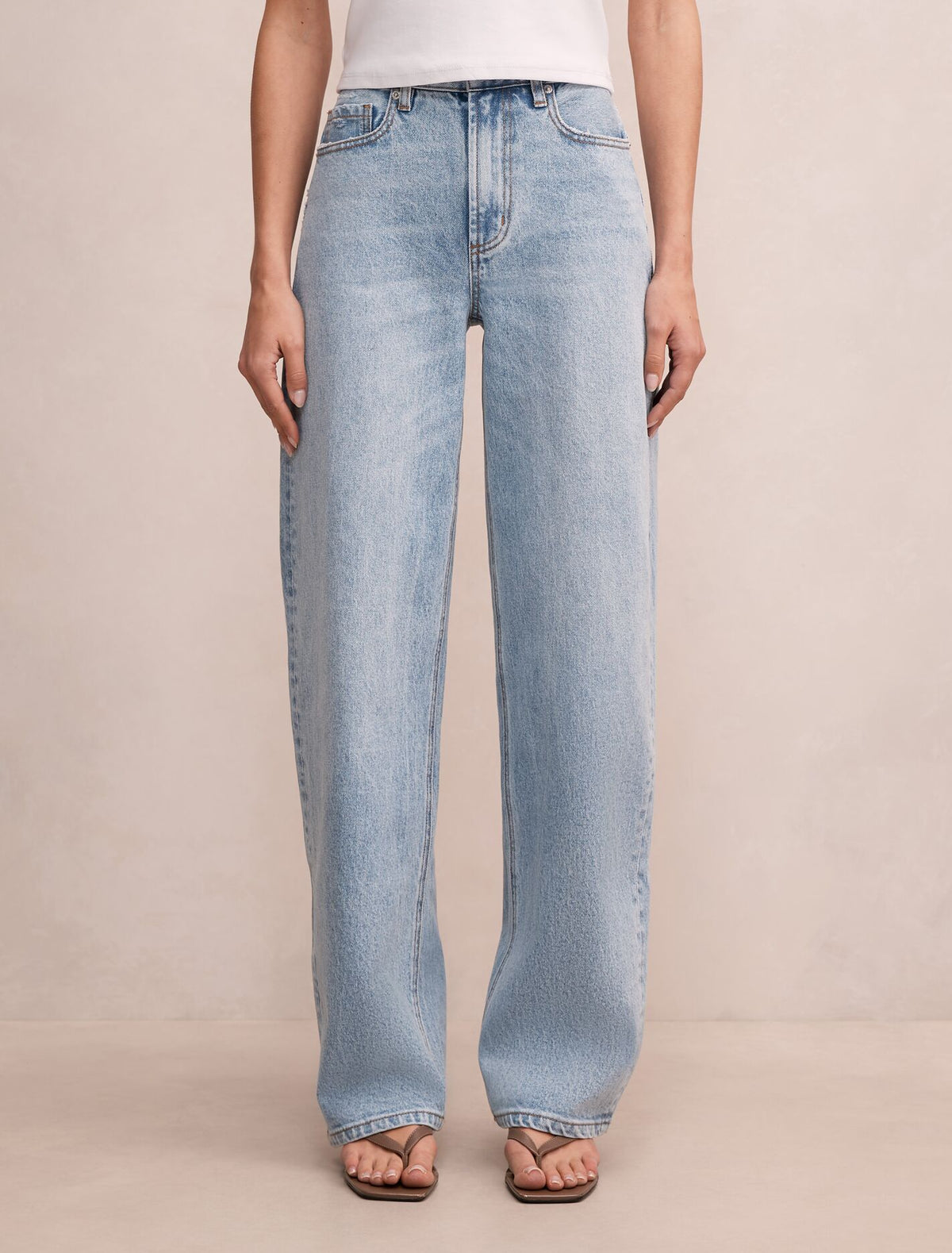 Nicki Mid-Rise Straight Jeans Light Wash Forever New