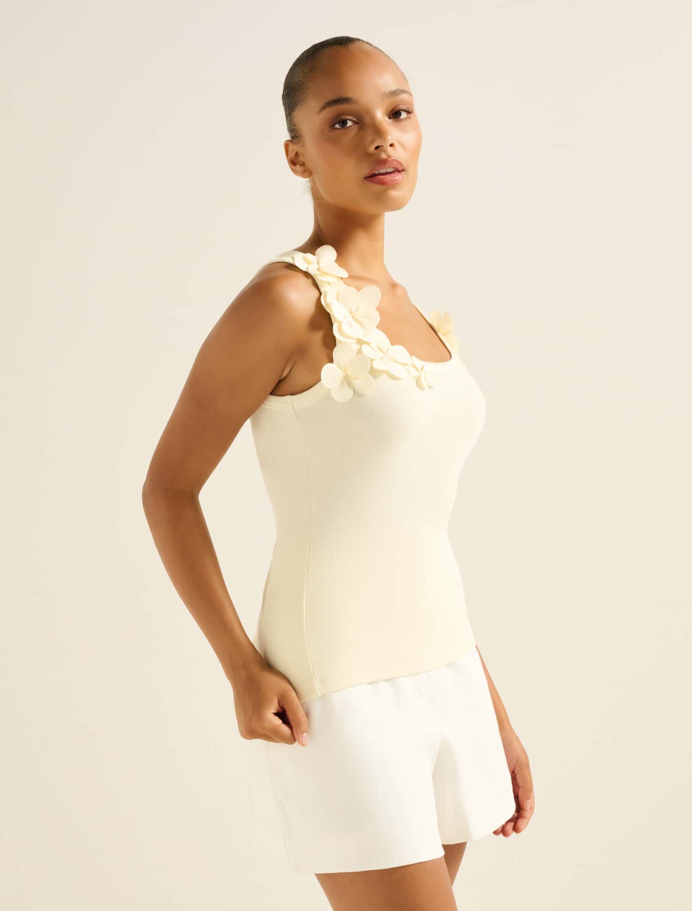 Pia Applique Scoop Neck Tank Top Forever New