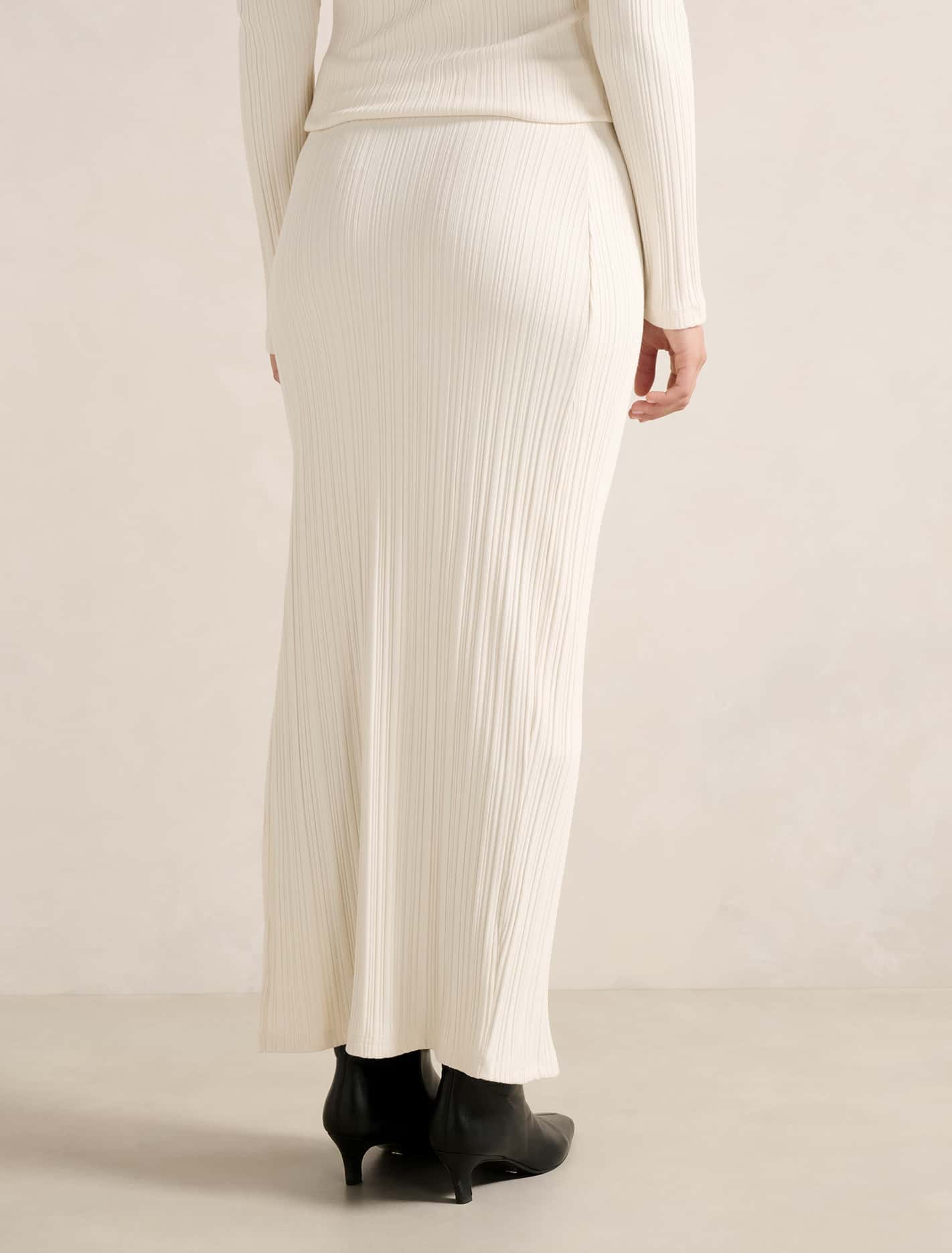 Maribella Ribbed Maxi Skirt Forever New