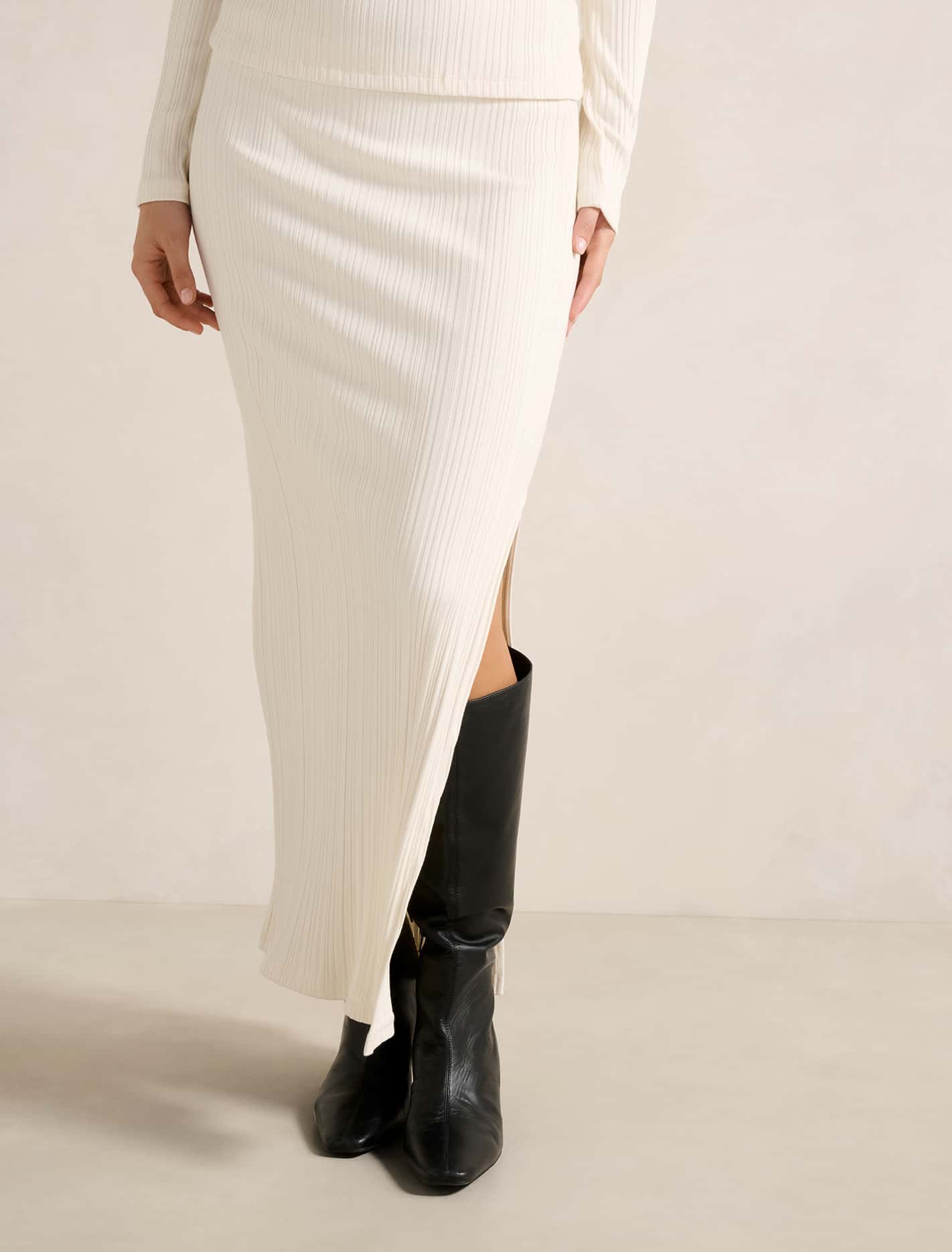 Maribella Ribbed Maxi Skirt Forever New