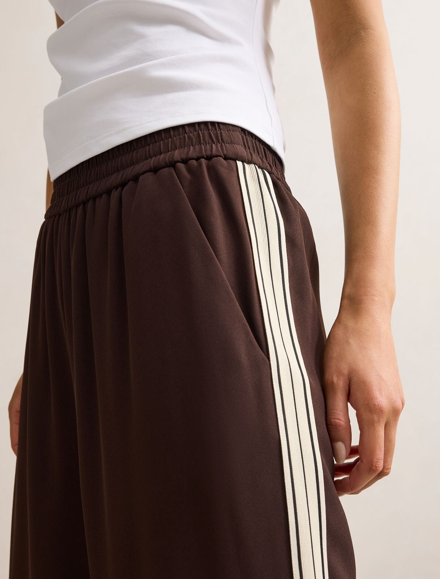 Aleyna Side Stripe Wide Leg Pants Forever New