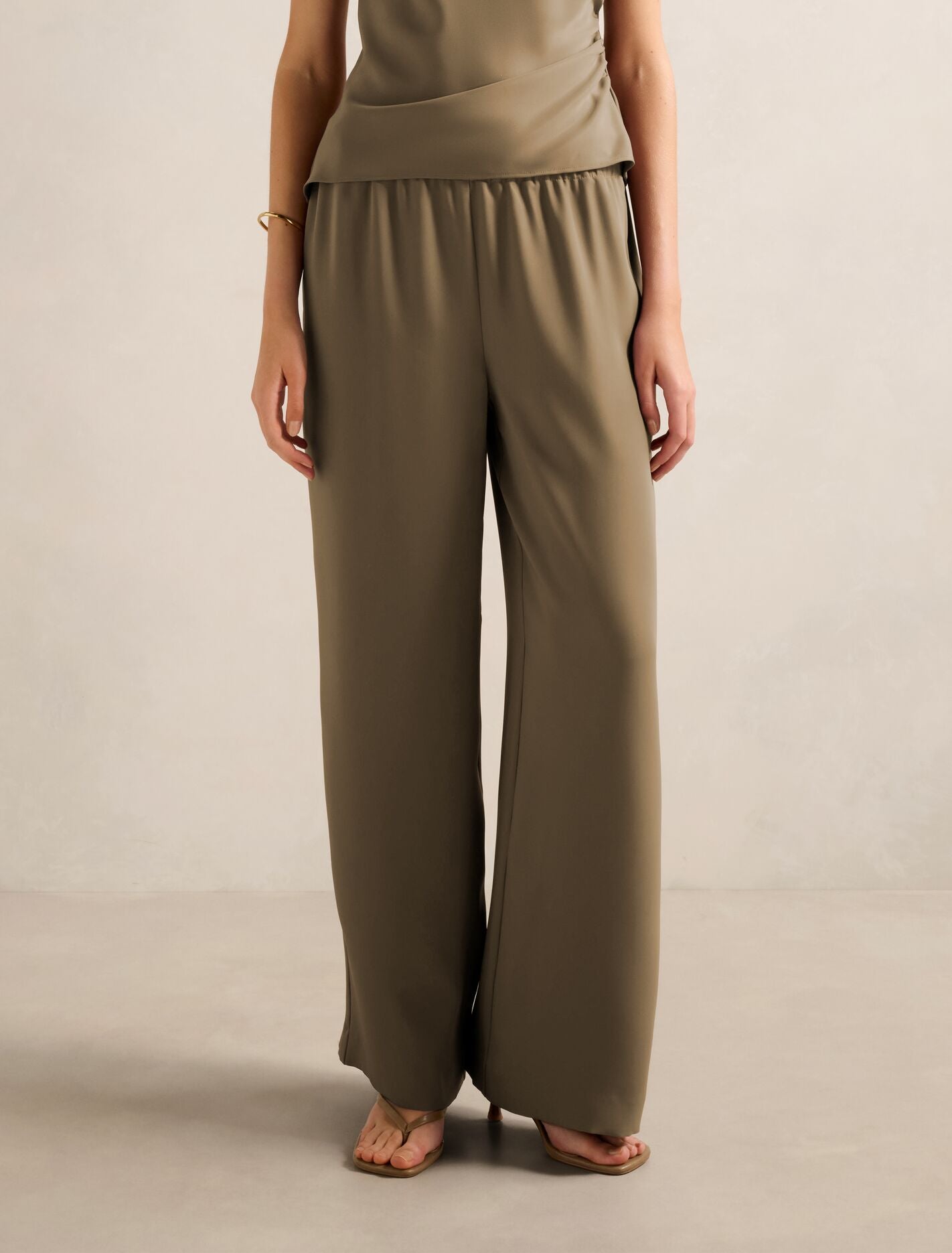 Evelyn Elastic Wide Leg Pants Soft Pebble Set Forever New