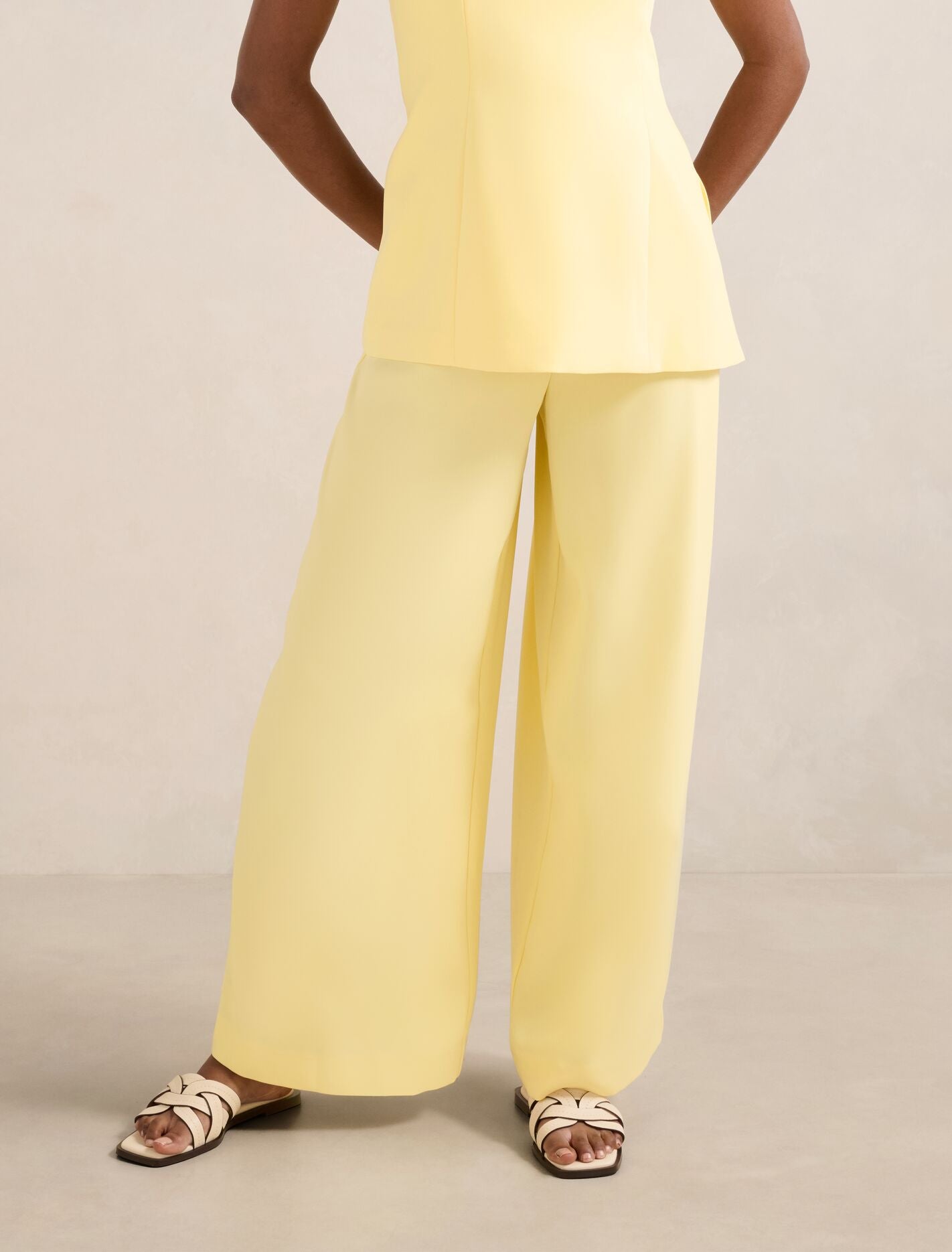 Evelyn Petite Elastic Wide Leg Pants Forever New