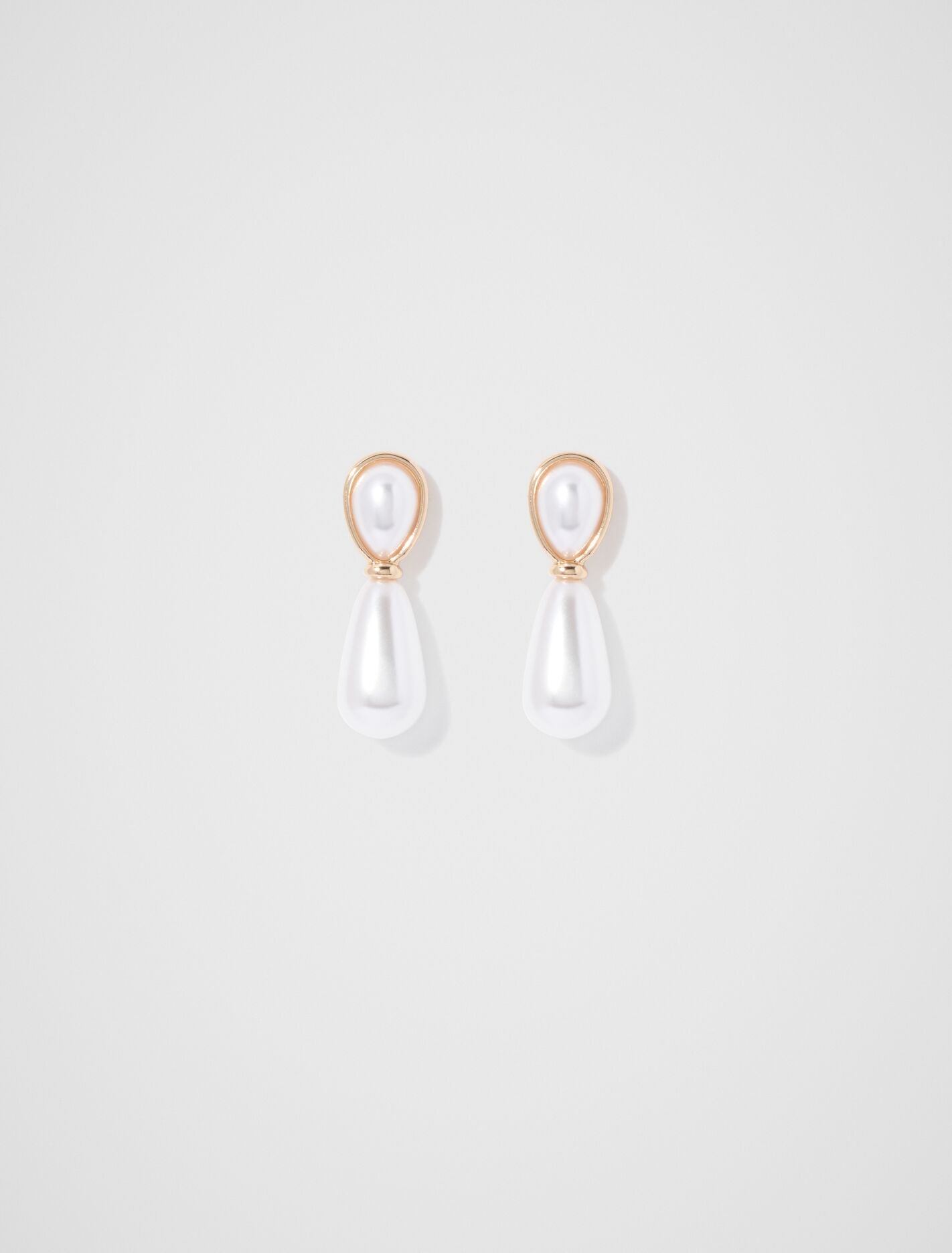 Margot Pearl Teardrop Earrings 0 Pearl Gold Forever New