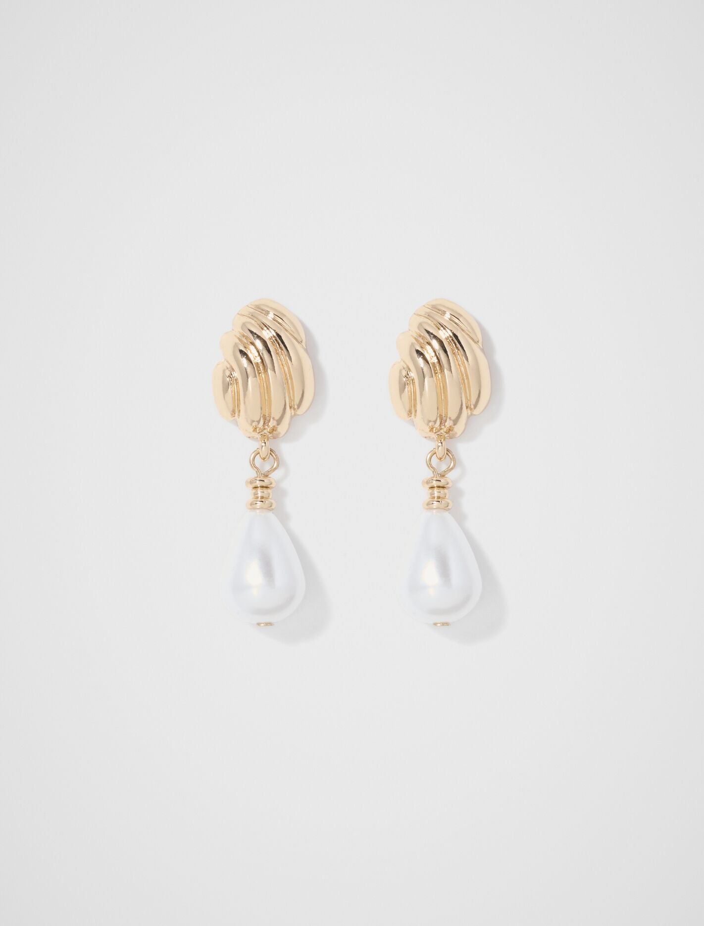 Bronte Shell Pearl Drop Earrings 0 Pearl Gold Forever New
