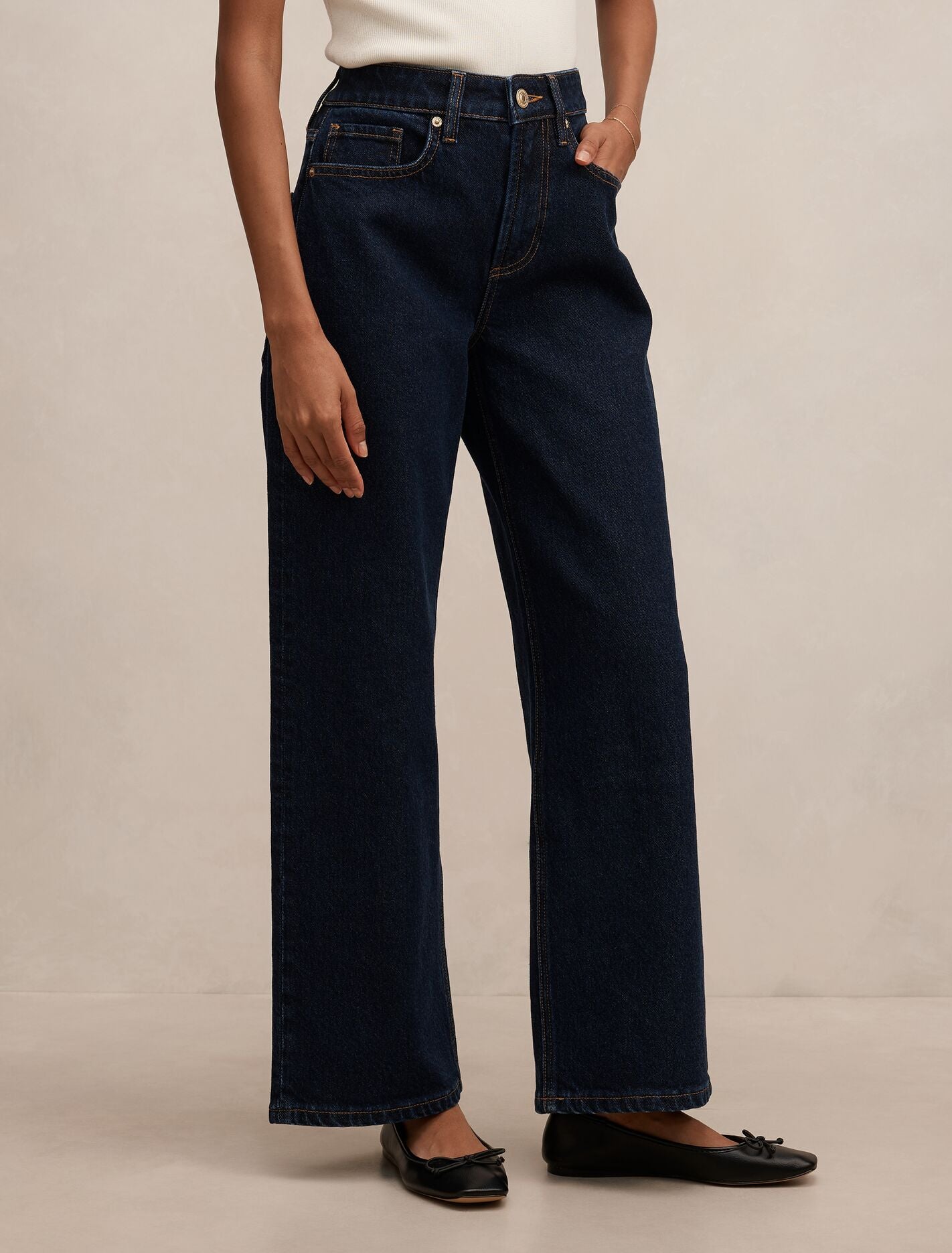 Nicki Petite Mid-Rise Straight Jeans Forever New