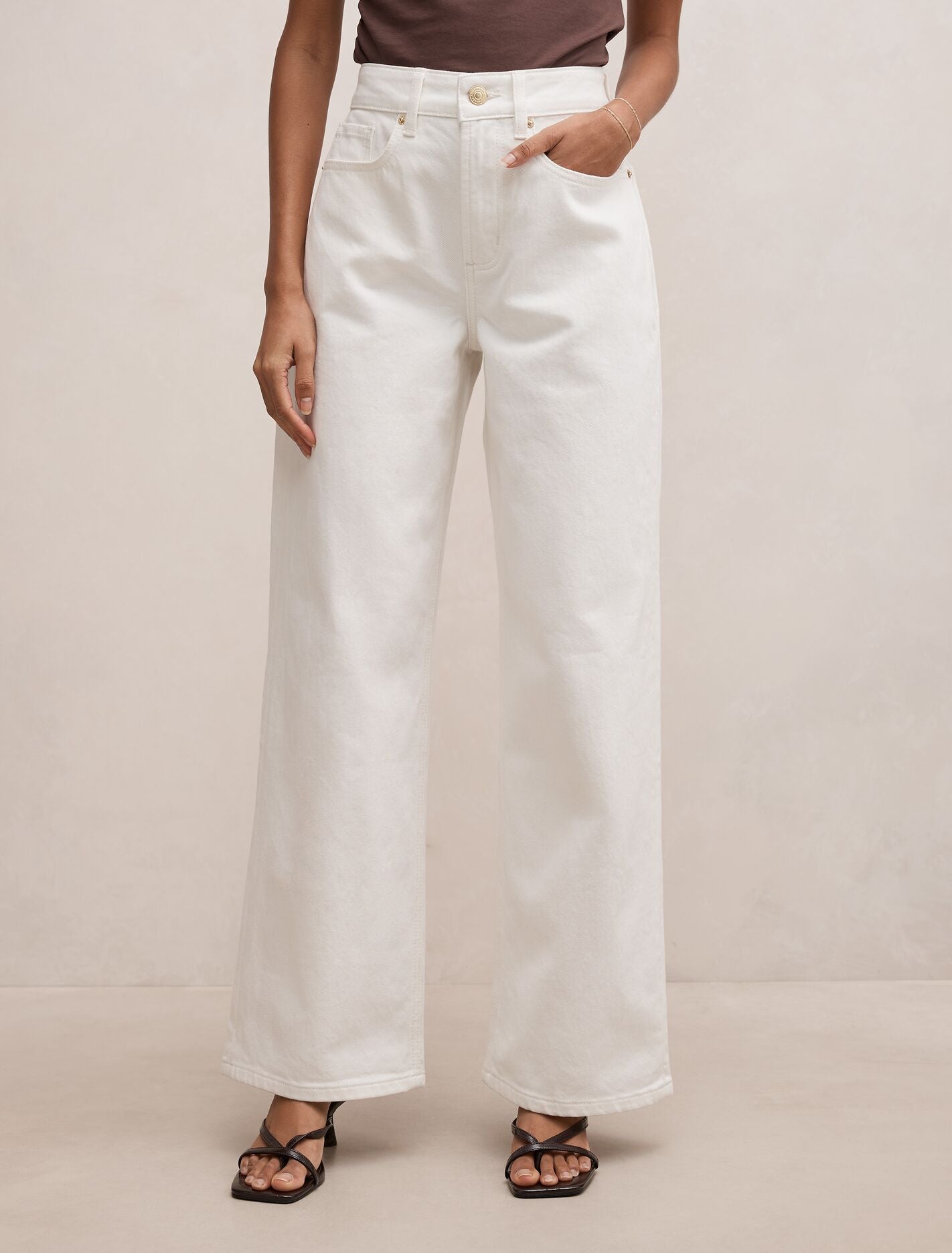 Nicki Petite Mid Rise Straight Jeans Off White Forever New
