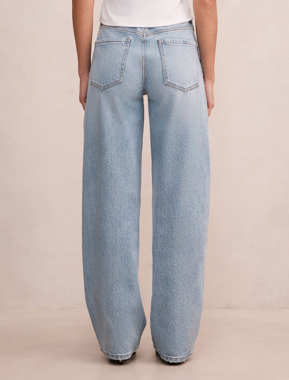 Nicki Mid-Rise Straight Jeans Forever New