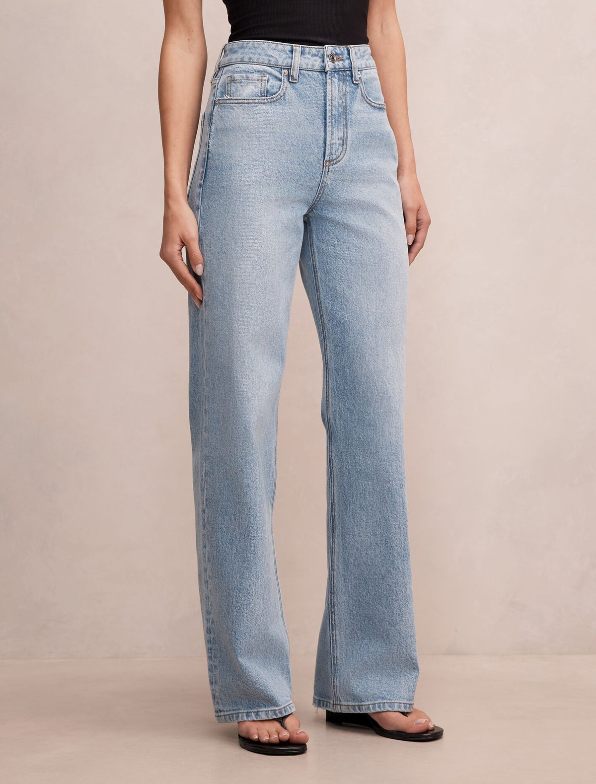 Nicki Mid-Rise Straight Jeans Forever New