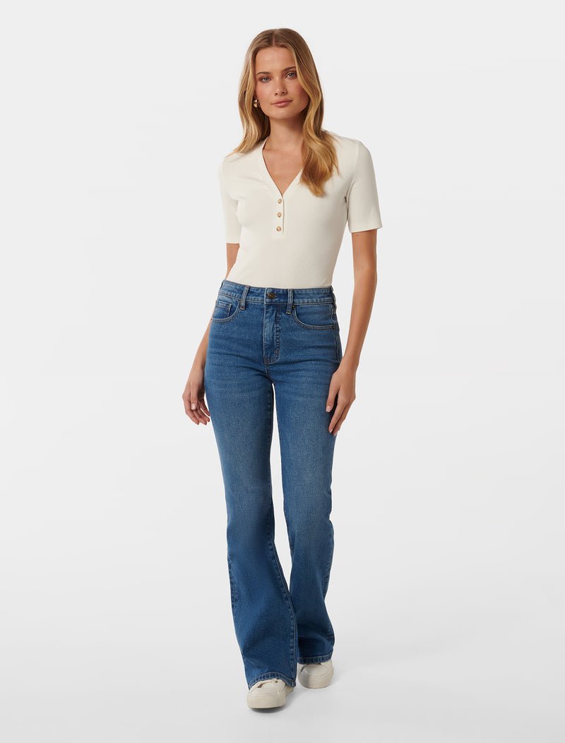 Kira Relaxed Flare Jeans Forever New