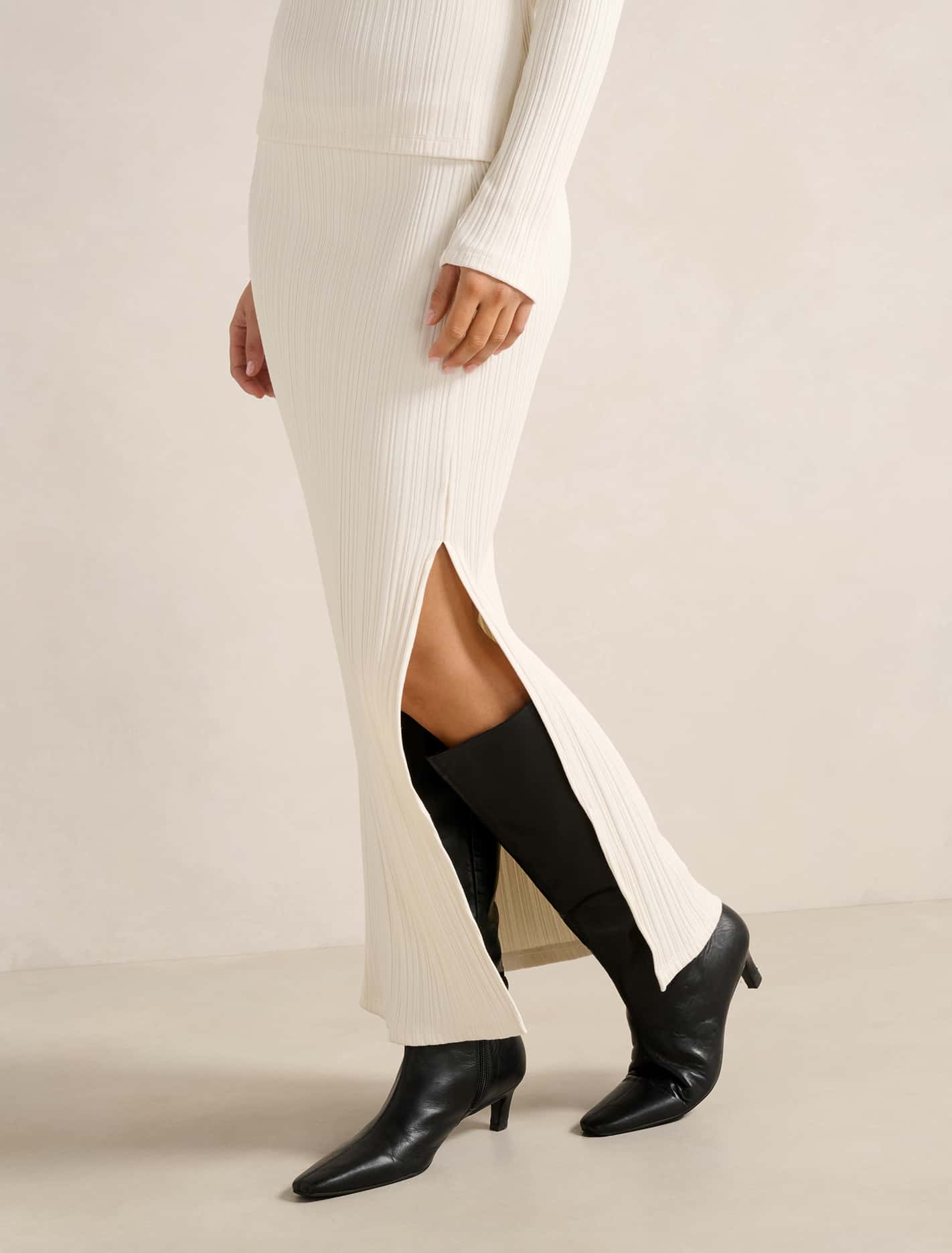 Maribella Ribbed Maxi Skirt Forever New